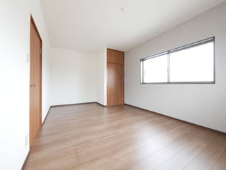 【洋室】 | 甲斐市西八幡 建物一新で綺麗な中古戸建 LDK20帖 車3台 | 2階　7.5帖　洋室
