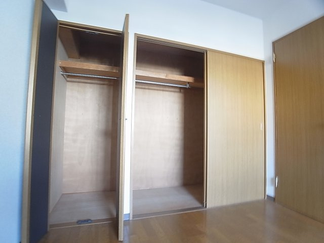 ガーデンコート楠ケ丘の収納|各部屋に大きな収納スペース完備