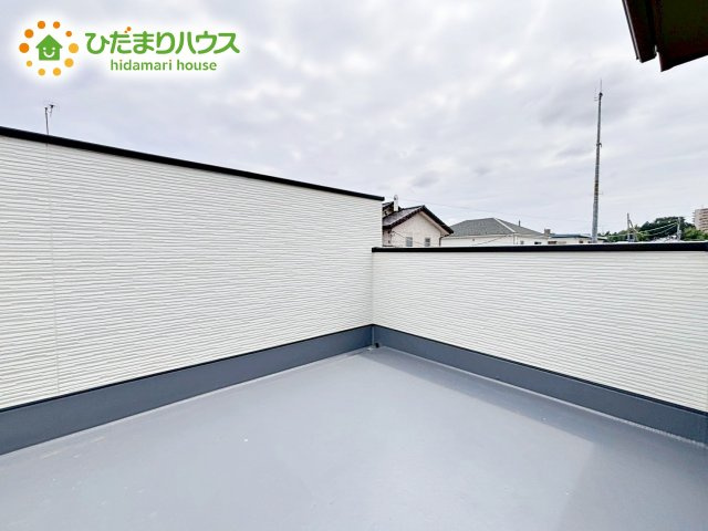 【収納】 | 水戸市赤塚1期　新築戸建　2号棟 | 衣類だけでなく、キャリーバッグや衣類ボックスの収納も容易となる大型サイズで設計されたウォークインクローゼット。