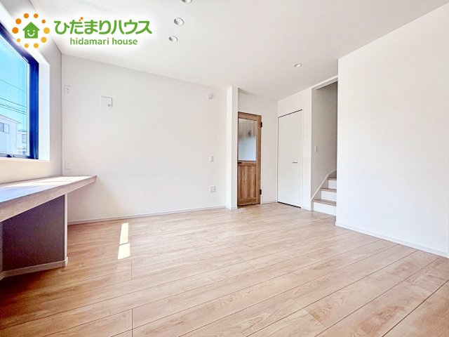 【洋室】 | 水戸市赤塚1期　新築戸建　2号棟 | 室内には収納スペースもあり、衣類や小物類をたっぷり収納可能。お部屋をより広くお使いいただけます。