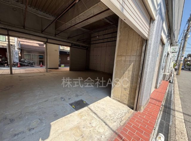 針中野高架下貸建物 貸店舗の内装