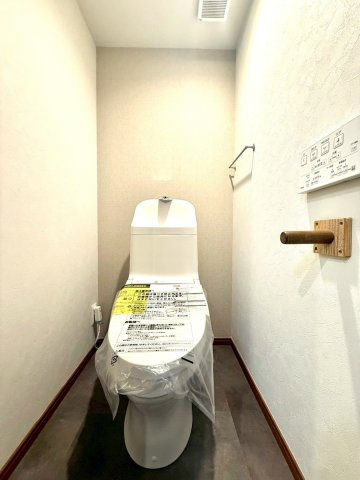 エンゼルハイム鶴見第2のトイレ|日常使いに配慮された設計で、快適性と清掃性を兼ね備えたバランスの良い空間です。