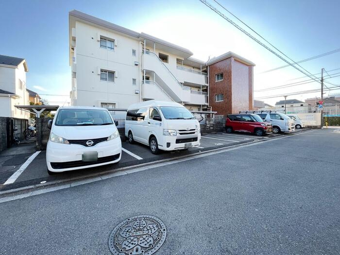 パーク・サイド杉浦　２の駐車場