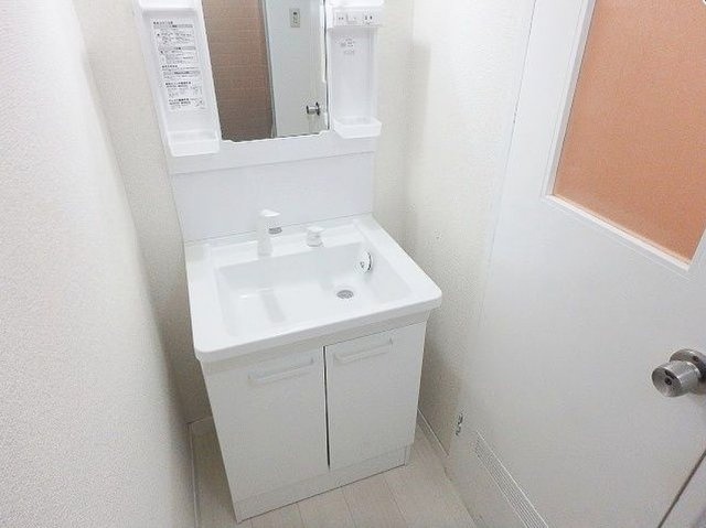 古賀第二ビル【キャッシュバック対象物件】の独立洗面台|脱衣スペースもあります