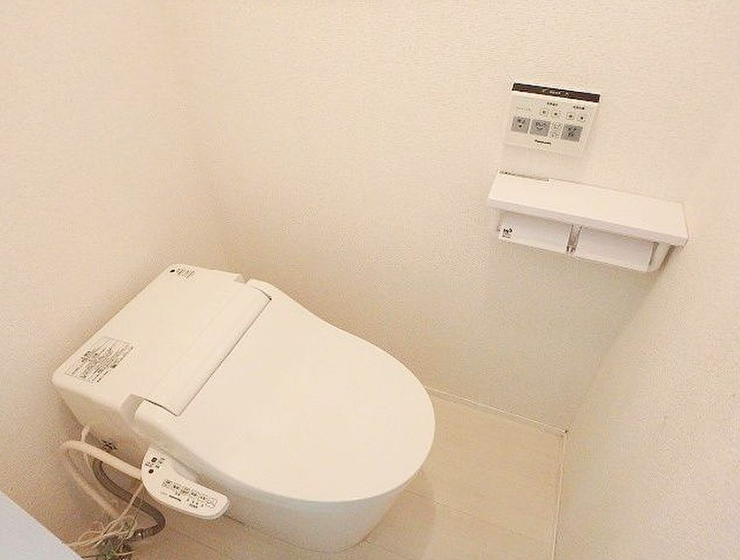 古賀第二ビル【キャッシュバック対象物件】のトイレ|落ち着いた色調のトイレです