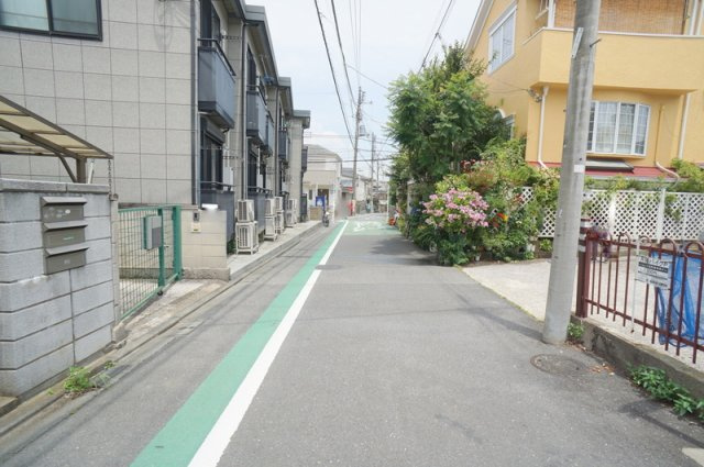 南馬込１　土地の前面道路含む現地写真|西側公道 幅員 約4.40~4.51m　間口約14.57m