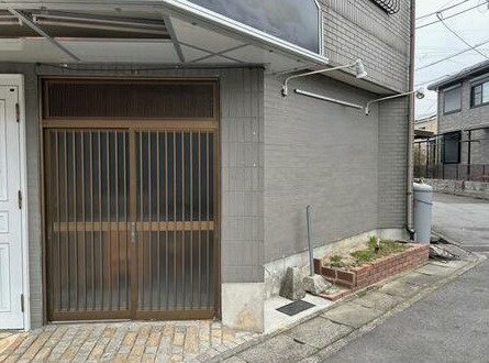 大津市真野２丁目の店舗一部の外観