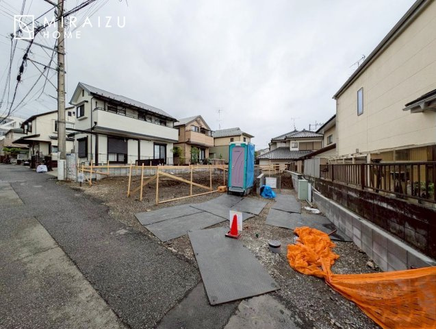 【外観】 | 青く澄み渡った綺麗な空と、陽の光をたっぷりと受ける、そんな新築住宅で新生活をスタートしてみませんか？見学・ご相談等、ミライズホーム(株)までお気軽にご連絡下さい。