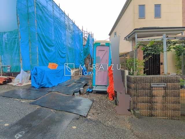 【外観】 | 青く澄み渡った綺麗な空と、陽の光をたっぷりと受ける、そんな新築住宅で新生活をスタートしてみませんか？見学・ご相談等、ミライズホーム(株)までお気軽にご連絡下さい。
