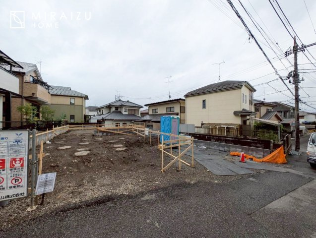 【前面道路含む現地写真】 | 陽の光をたっぷりと浴びながら気持ち良く生活が出来ます。夢のマイホーム、夢ではなく実現出来ます！見学・ご相談等、お気軽にご連絡下さい。