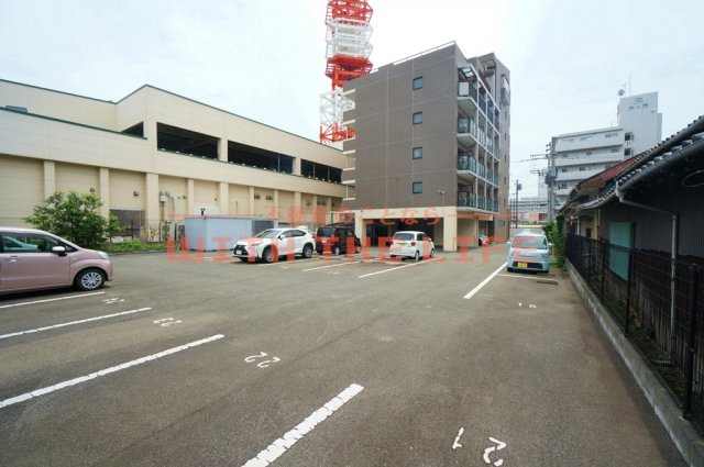 Active Umemitsu【キャッシュバック対象物件】の駐車場|駐車場に車を止められます