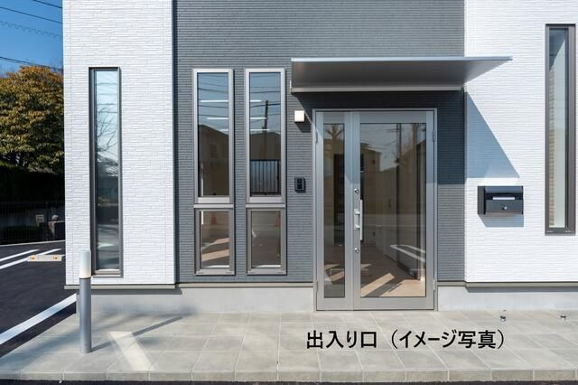 新築　第８ランドプラザビルのエントランス