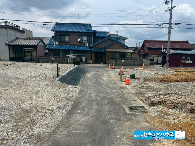 【同施工物件ご案内可能】みよし市莇生町小金下　全2棟の前面道路含む現地写真|事前予約にて現地ご見学いただけます！お気軽にお問い合わせください♪
■株式会社　セキュアハウス■
住宅ローンに強く、知識、経験豊富なスタッフ在籍
お客様に寄り添い、ご成約後もサポート致します。　　　　
