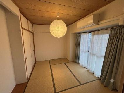 「専用ポーチ付き」高知市鴨部2丁目サーパス鴨部　中古マンションの和室|小さなお子様の遊び場や、ゴロゴロ寛ぐ空間に最適な癒やしの和室♪
