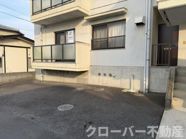 コーポ99の駐車場