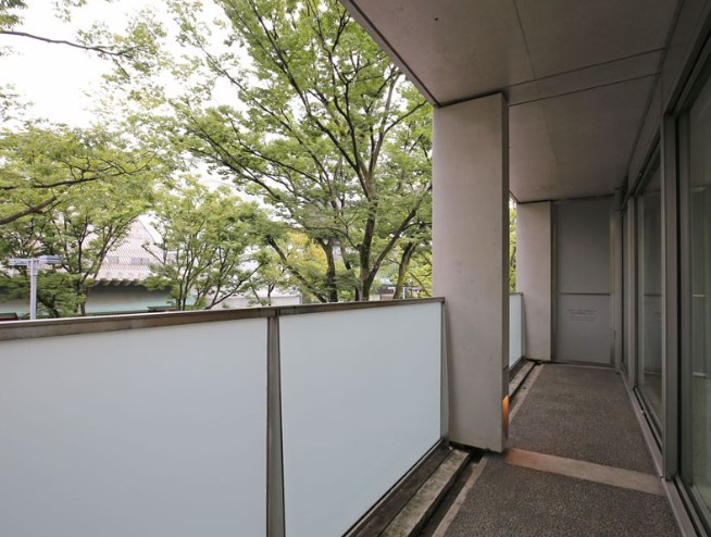  表参道ヒルズゼルコバテラスのバルコニー