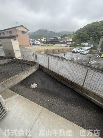 北九州市八幡西区馬場山東２丁目のアパートの庭