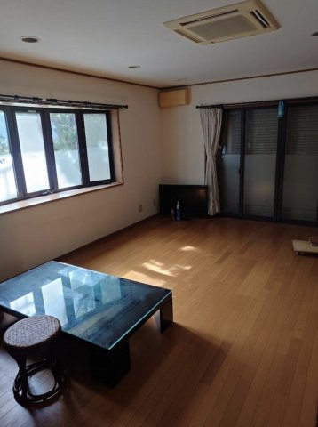 【居間・リビング】 | 本庄市小島6丁目　中古戸建