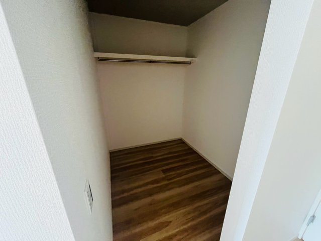 久喜市中妻2期の収納|〇ウォークインクローゼット〇
大容量のクローゼット付きで大切なお洋服もしっかり収納できます♪
※2026年8月撮影