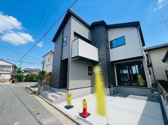 久喜市中妻2期の前面道路含む現地写真|広々LDK20.7帖！パントリー、ウォークインクローク付きの収納豊富な間取りです♪
※2026年8月撮影