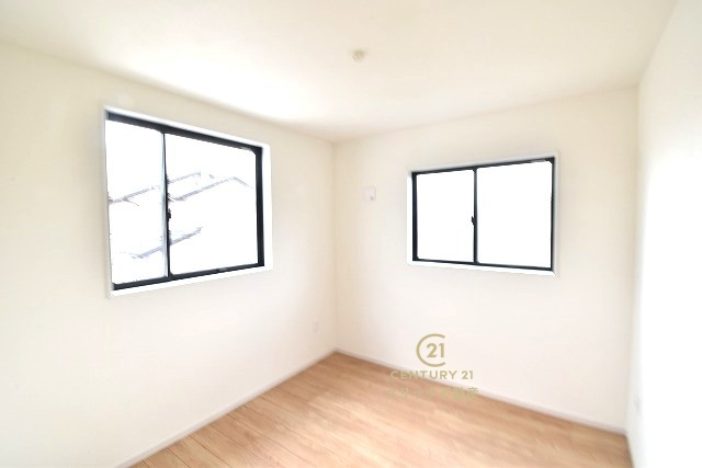TERRACE　水戸市赤塚　1期 　2の洋室|採光バッチリ・通風良好です。
たっぷり差し込む陽光がお部屋を明るく照らします！