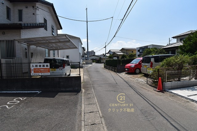 TERRACE　水戸市赤塚　1期 　2の前面道路含む現地写真|並列駐車可能です。気になる他の物件と合わせての現地ご案内も可能です。HPから、またお電話でも、お気軽にお問い合わせください。

