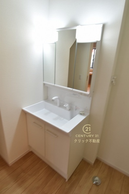 TERRACE　水戸市赤塚　1期 　2の独立洗面台|シャンプードレッサー付き洗面台は、広めで使いやすい、お手入れが楽なデザインです。
