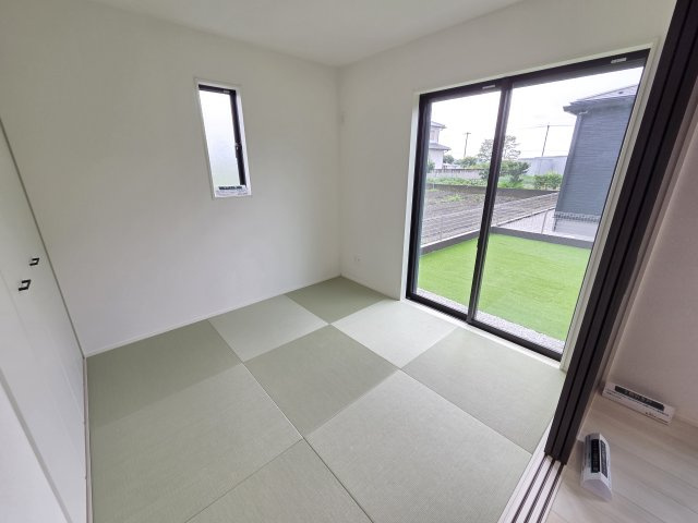 新築　太田市牛沢町　2号棟　GRAFAREの和室|現地写真　リビング横の和室です。居室、お子様のプレイルーム、客間など様々な使い方ができますね！