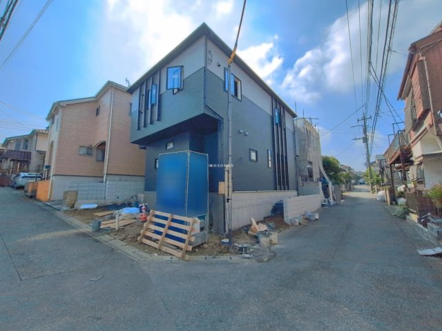 富士見市渡戸３丁目の新築一戸建の前面道路含む現地写真