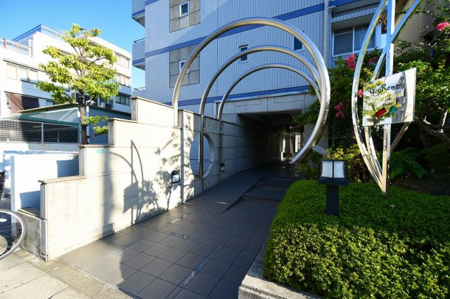 ジオレミヨ甲子園口のエントランス