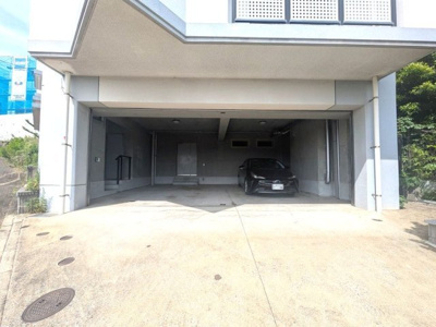 【駐車場】 | 東区松崎1丁目戸建 | 全部で3台駐車可