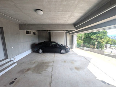 【駐車場】 | 東区松崎1丁目戸建 | インナーガレージ