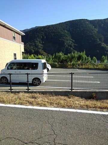 サンワードの駐車場