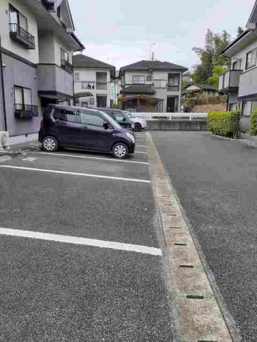 レジデンスビバⅡの駐車場