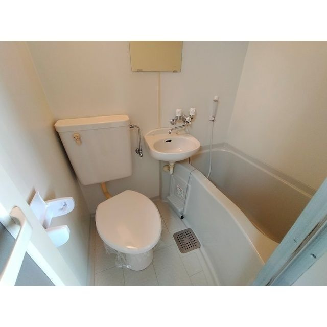 ラパンジール本田Iの浴室
