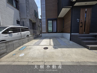 【駐車場】 | 屋上が“もうひとつの庭”に。子どもも大人も楽しめるスペース | 駐車2台可の便利なスペースで、日々の暮らしが快適に