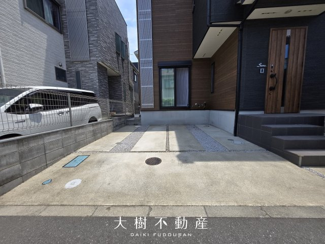 【駐車場】 | 屋上が“もうひとつの庭”に。子どもも大人も楽しめるスペース | 駐車2台可の便利なスペースで、日々の暮らしが快適に
