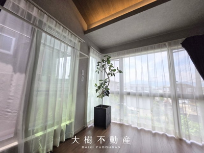 【居間・リビング】 | 屋上が“もうひとつの庭”に。子どもも大人も楽しめるスペース | 空に近いリビングで、毎日が心地よくなる住まい