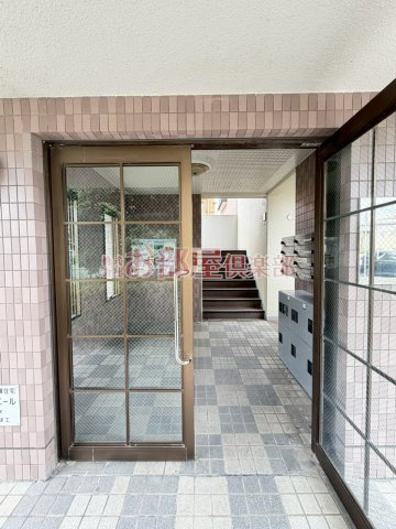 メゾンルミエールのエントランス|清潔なエントランスです