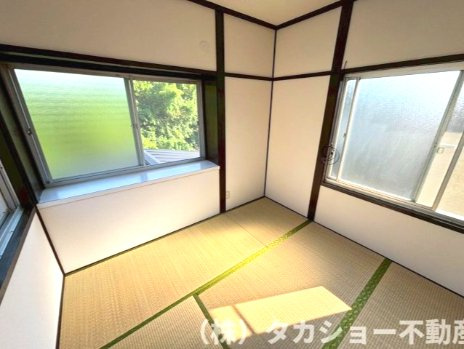 【寝室】 | 市原市中高根　中古戸建 | 明るい2階の和室です。