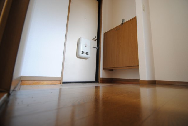 エステート津福の玄関