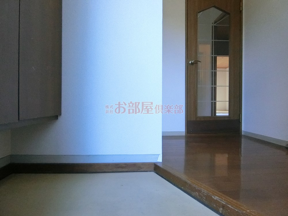 アーバンライフ津福の玄関|収納もある玄関です