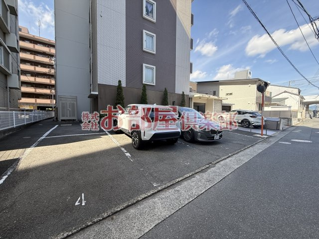 すかる通東の駐車場