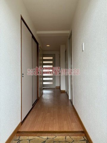 本多ハイツ長門石の玄関|シンプルで使いやすい玄関です