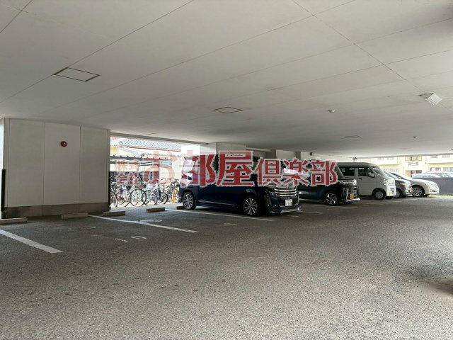 本多ハイツ長門石の駐車場|車をお持ちの方に嬉しい駐車場付きの物件です