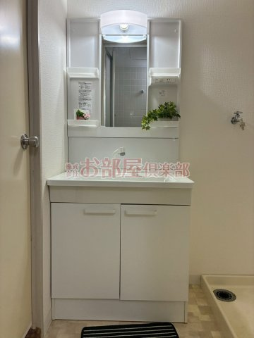 本多ハイツ長門石の洗面所|忙しい朝には欠かせない洗面所です