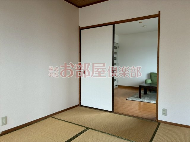 本多ハイツ長門石の和室|柔らかい畳が心地よい和室