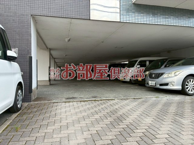 本多ハイツ長門石の駐車場|駐車場です