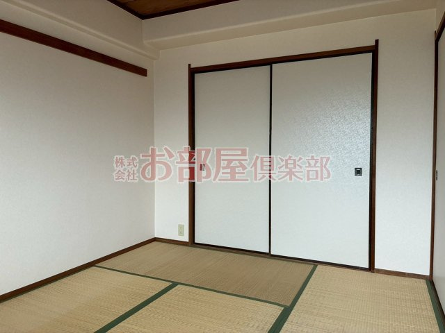 本多ハイツ長門石の和室|柔らかい畳が心地よい和室