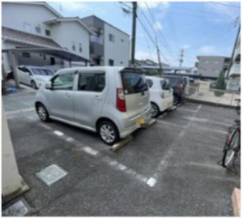 リブレア中央公園通りBの駐車場|カースペースがあります